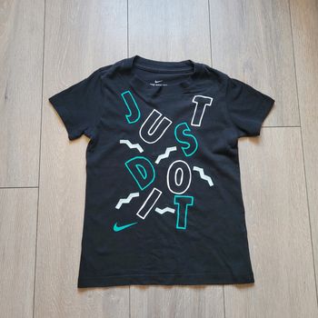 Maillot manche courte noir. Garçon 8 ans. Marque Nike