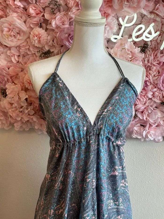 Robe d’été bohème en soie à motifs fleuris rose et bleu dos nu taille U - photo numéro 5