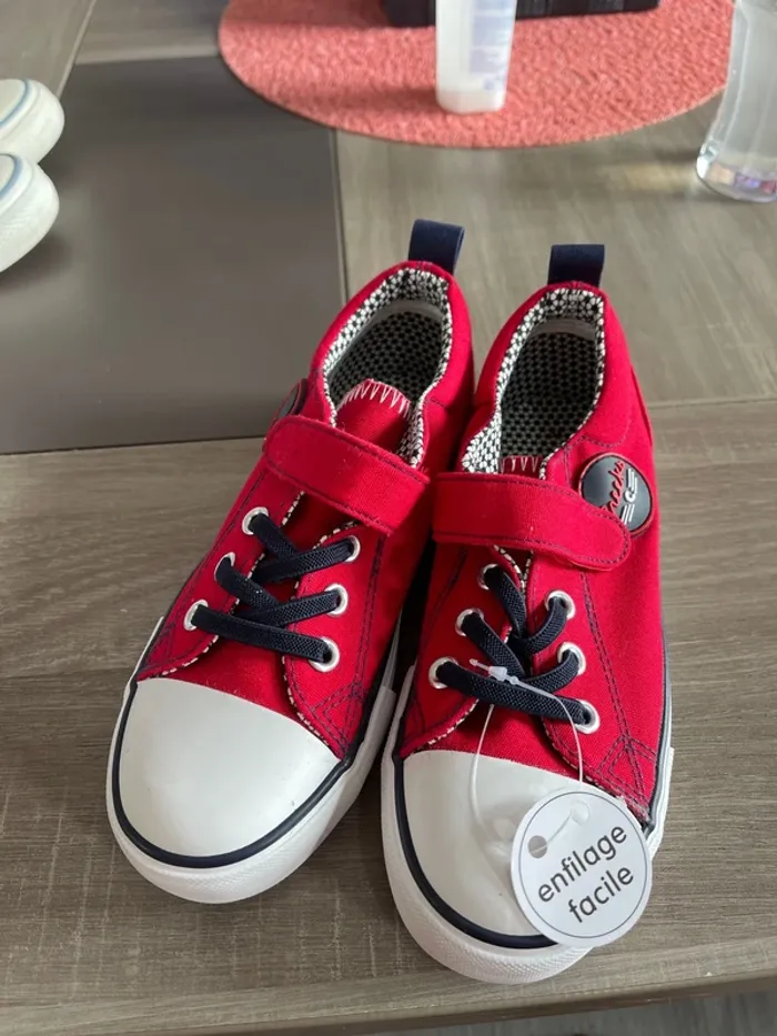 Baskets basses creeks neuves rouge 31