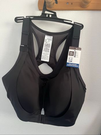 Brassière de sport noire taille XL