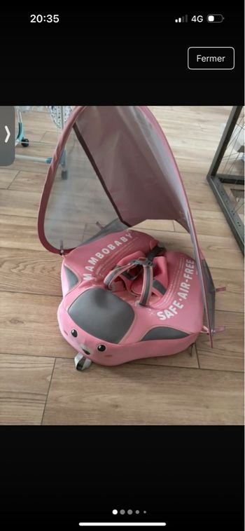 Bouée avec pare soleil