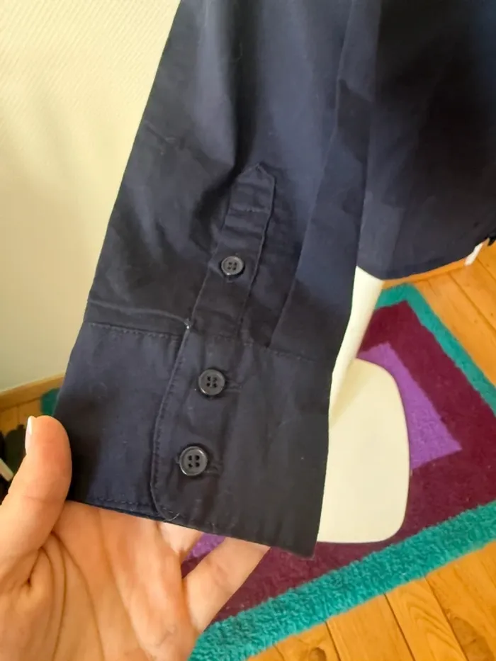 Chemise bleu marine en très bon état taille M essentiel - photo numéro 4