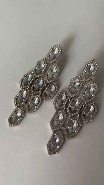 Boucle d’oreille neuve