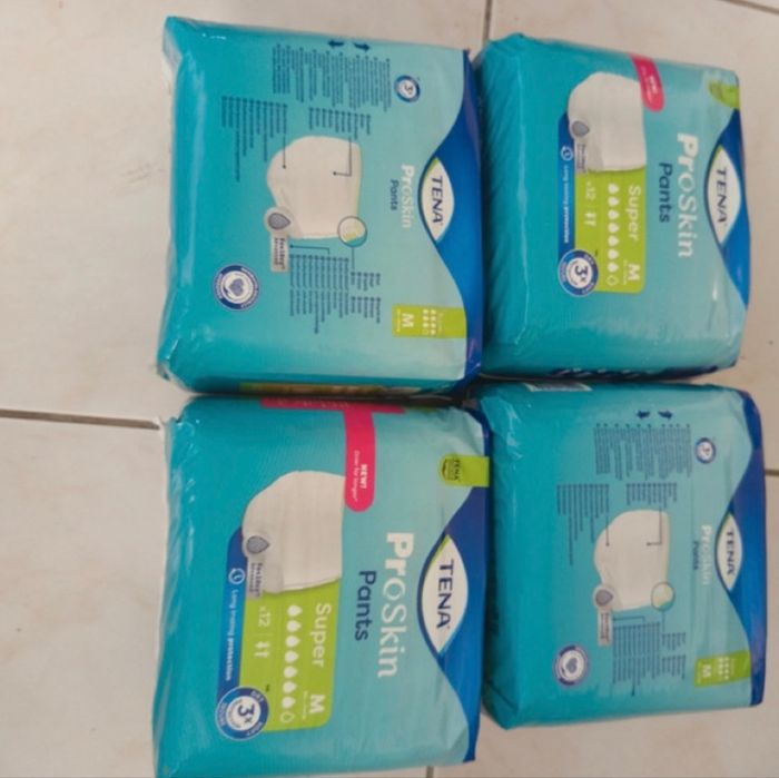 4 paquets tena super M