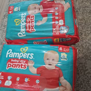 Couches pampers taille 4