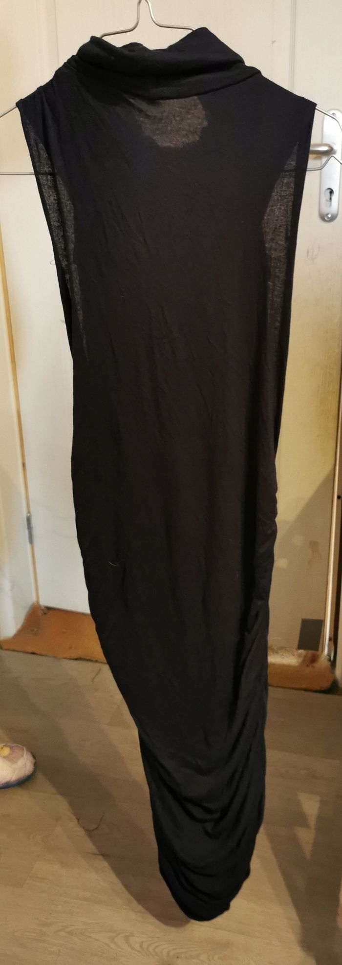 Robe sans manche col rouler bleu marine foncé (ce voit mal sur la photo) neuve taille m 38 elastique (extensible) tres moulante - photo numéro 2