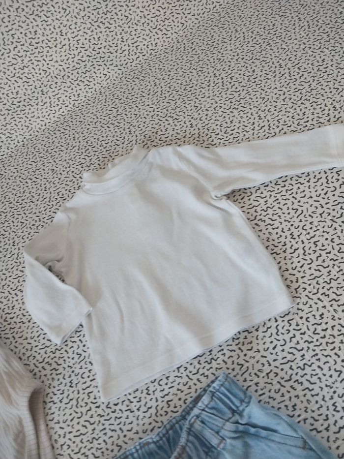 Lot bébé 6 mois garçon – Bout’Chou, Kiabi, H&M – Jean + body + t-shirt ML - photo numéro 2