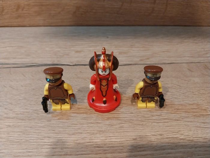 Figurines type lego La Reine Amidala avec 2 gardes de sécurité de Naboo star wars - photo numéro 5