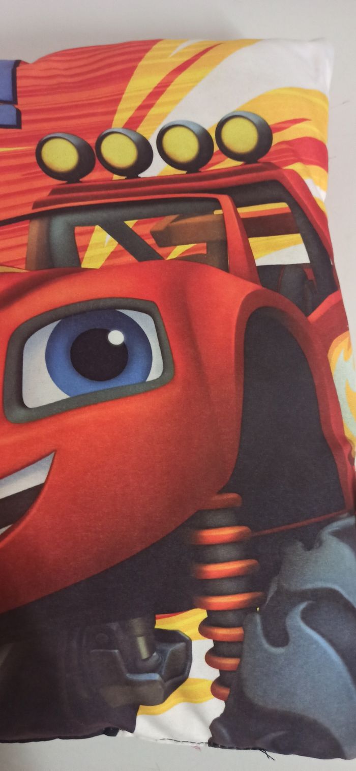 Coussin Blaze et les monster machines - photo numéro 5