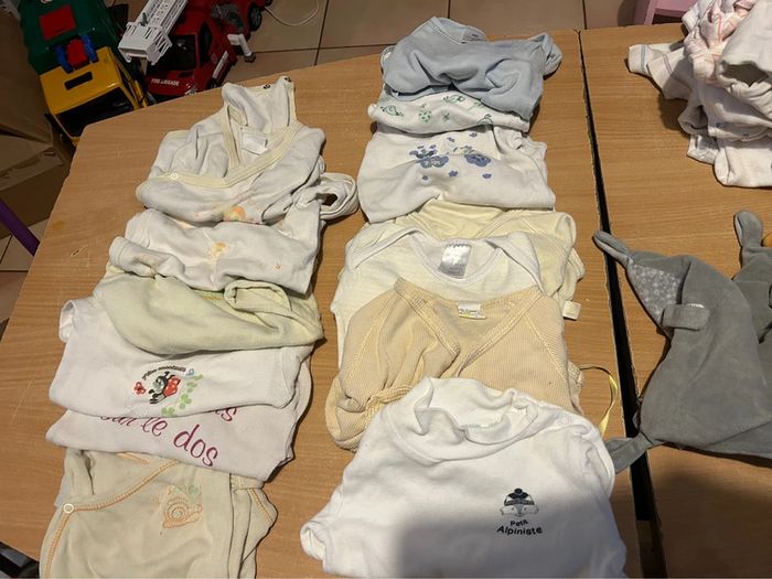 Lot de 15 body taille 6 mous