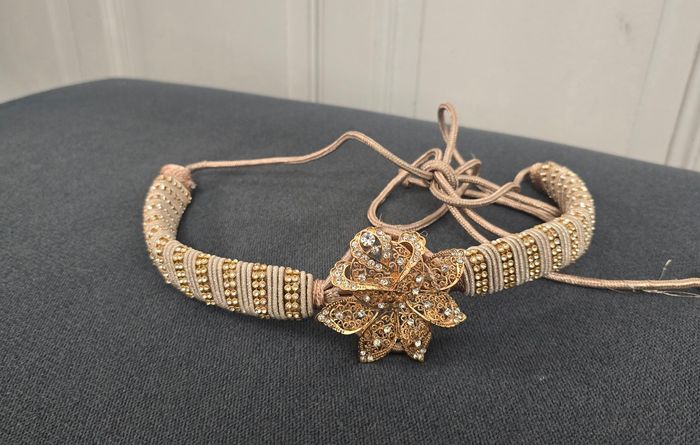 Ceinture caftan takchita rose gold avec broche central en métal et strass - photo numéro 2