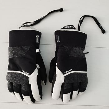 Paire de gants noire et blanche 