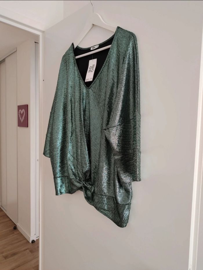 Top vert à paillettes - photo numéro 2