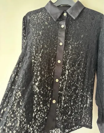 👕💎Haut en dentelle noir - taille unique - new collection - neuf sans étiquette
