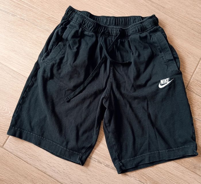 Short Nike taille S