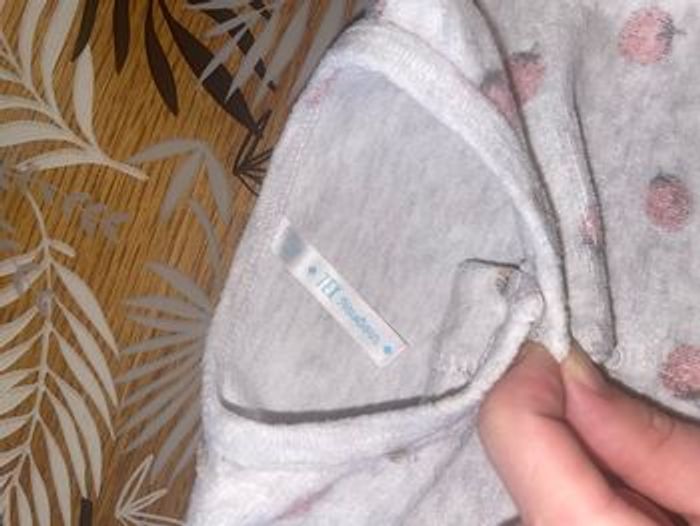 Pyjama velours gris à motif fraise rose tex bb 1-3 mois - photo numéro 4