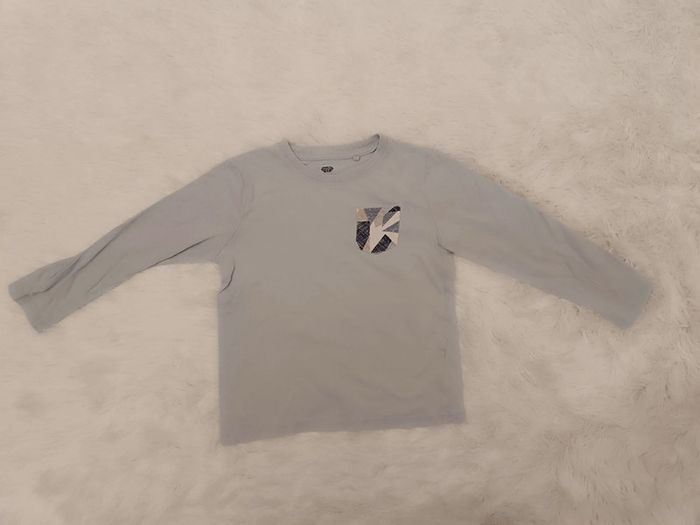 2€ t-shirt manches longues poche T. 4 / 6 ans Lupilu