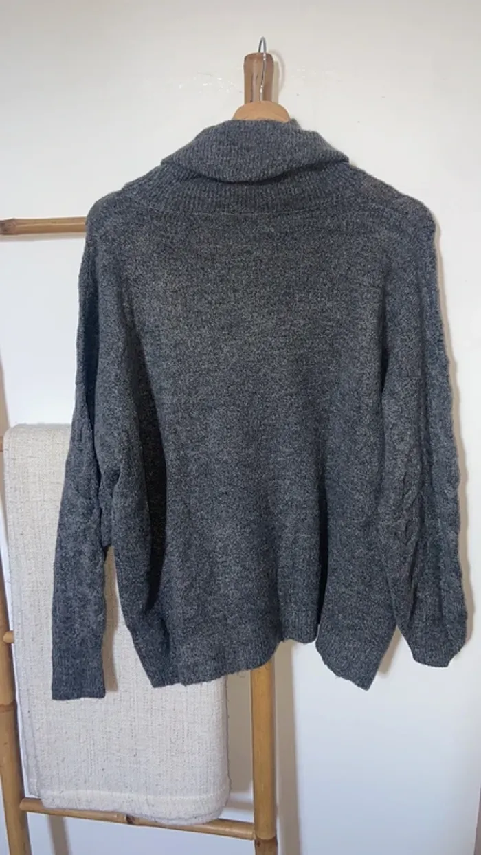 Pull gris - photo numéro 3