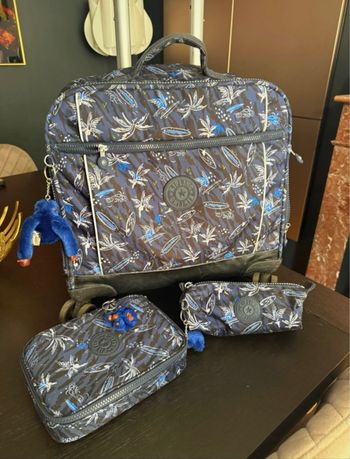 Cartable 4 roues + plumier + trousse Kipling