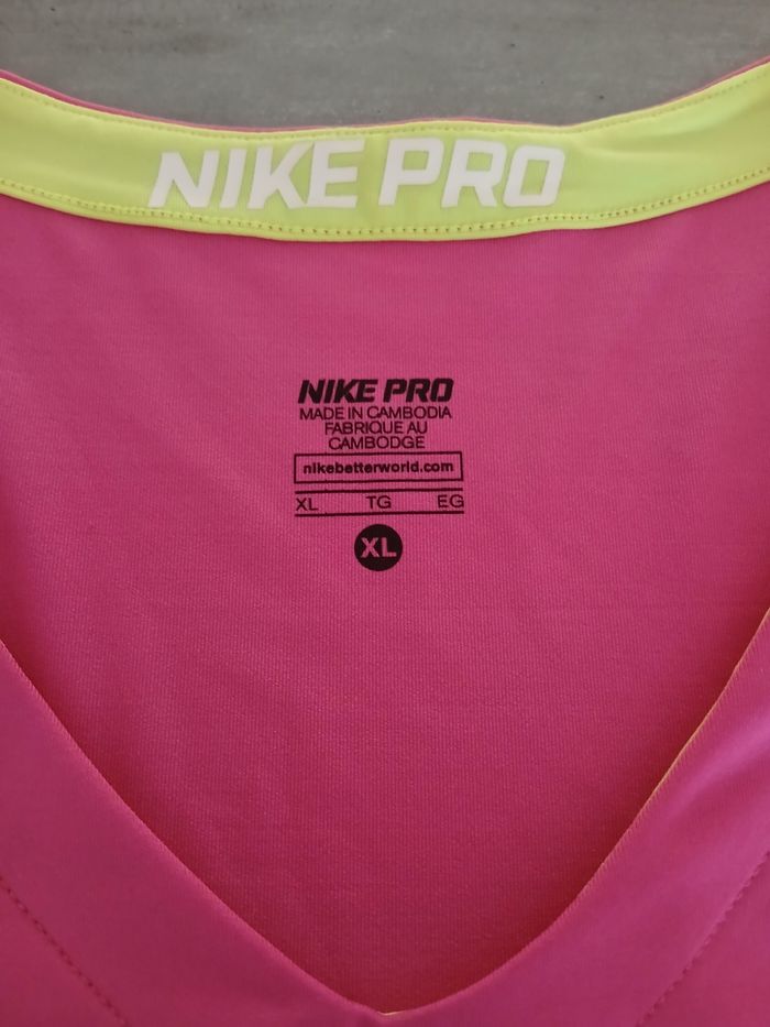 Tee-shirt Nike  Rose fushia.  XL. Nike Pro - photo numéro 2