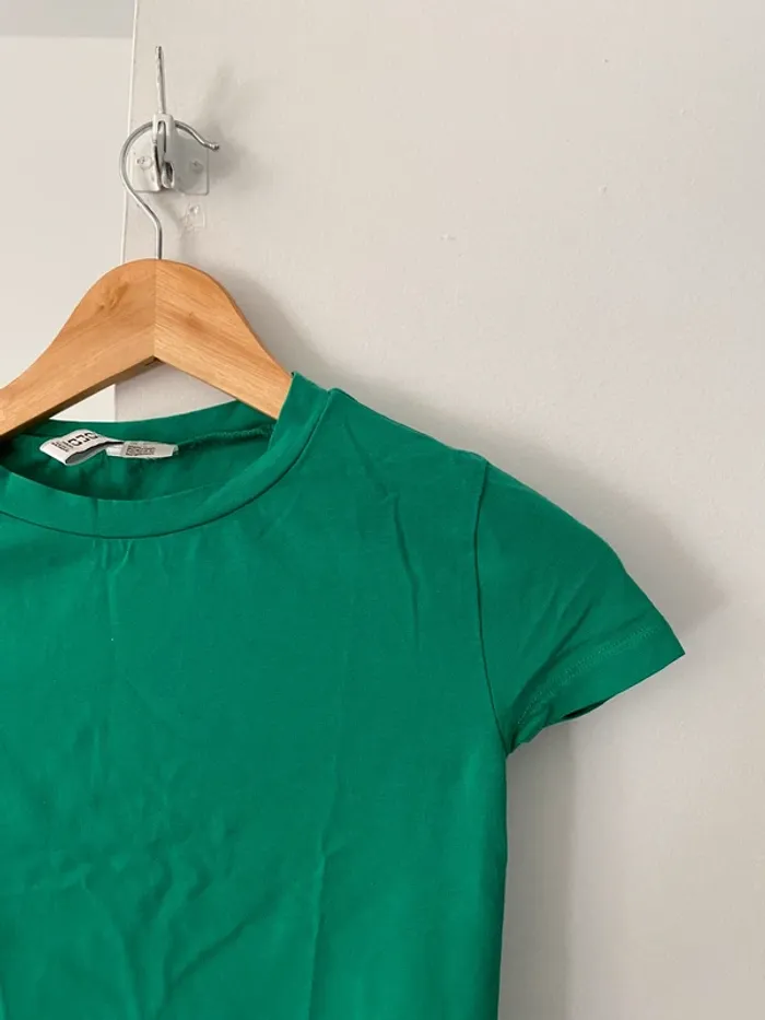 T-shirt court vert - H&M - photo numéro 2