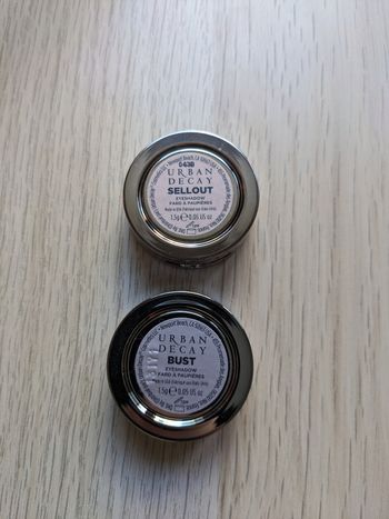 fard a paupières Urban Decay buste