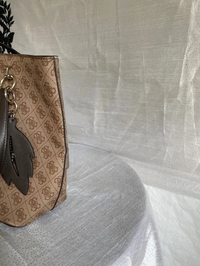 Sac Guess - Comme neuf - photo numéro 5
