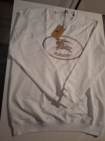 Sweat shirt Burberry taille M Neuf