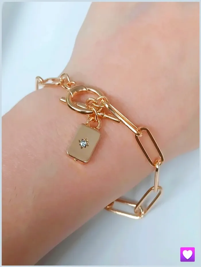 Bracelet doré à breloque strass – Bijou délicat et tendance - photo numéro 2