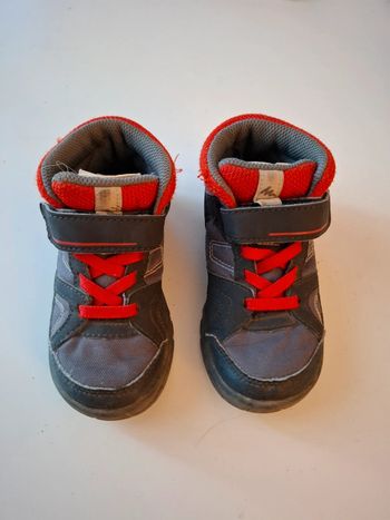 Chaussures de randonnée Decathlon taille 25