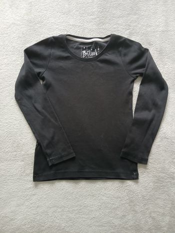 T shirt noir
Taille 10 ans 
manches longues