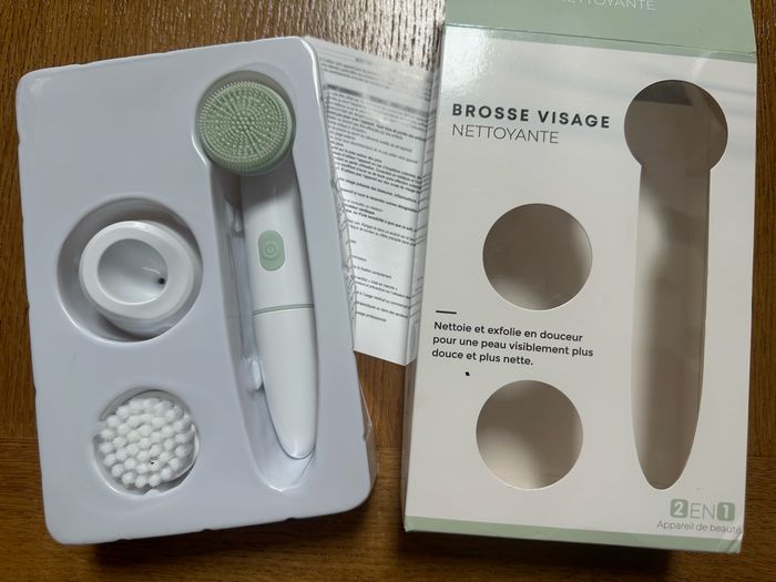 Brosse électrique nettoyante/exfoliante visage ROHS neuve - photo numéro 2