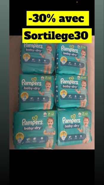 Deux cartons de couches taille 7