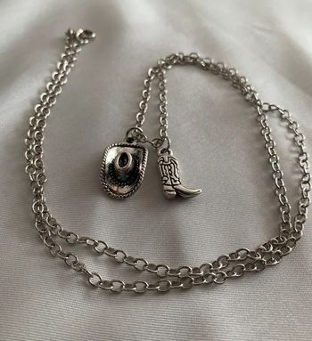 Collier mixte country chapeau et botte de cowboy argenté