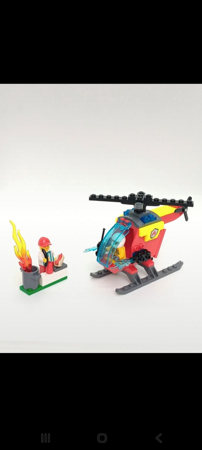 Figurine LEGO City Fire 60318 L’Hélicoptère des Pompiers
Complet