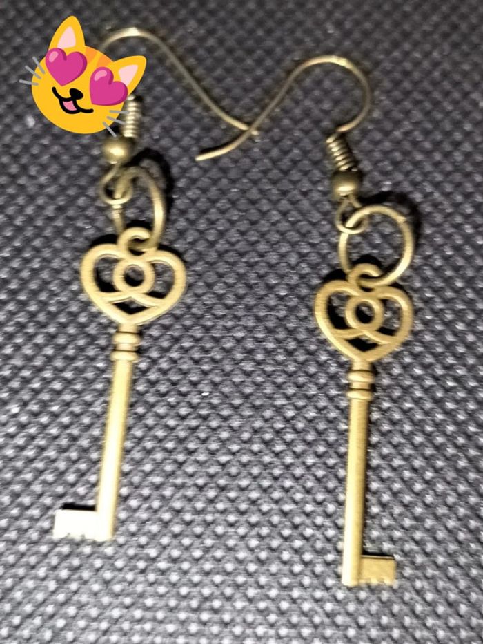 Boucle d'oreille bronze coeur