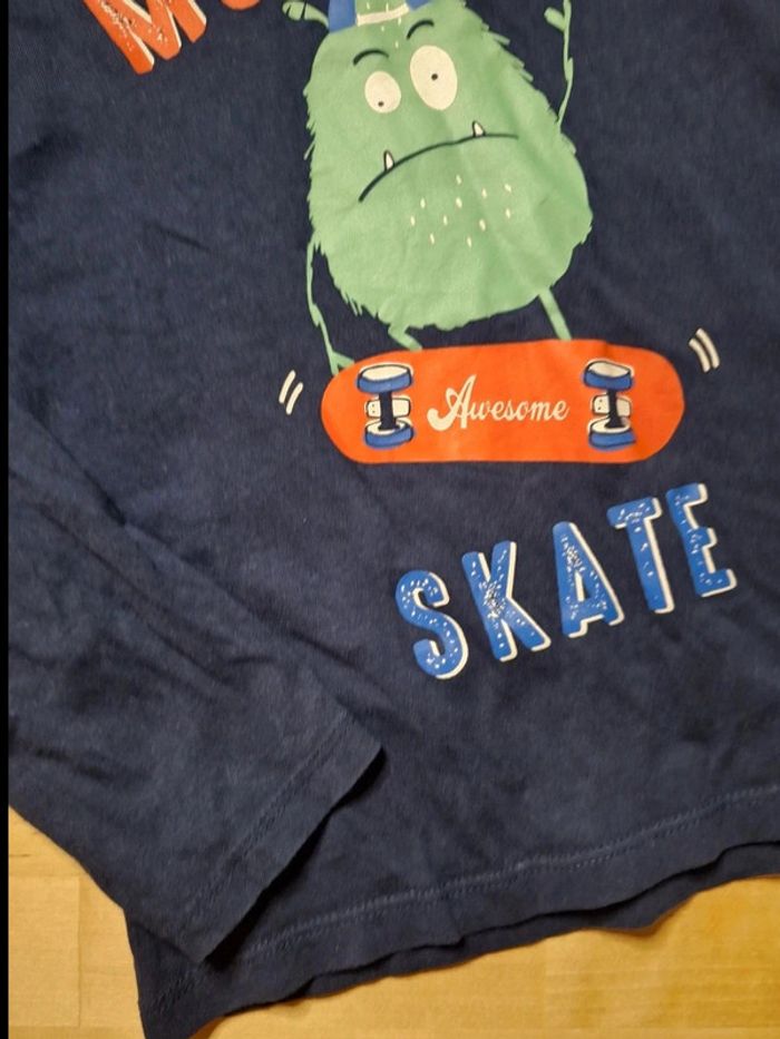 T-shirt manches longues pour garçon taille 6 ans Marque primark très bon état - photo numéro 3