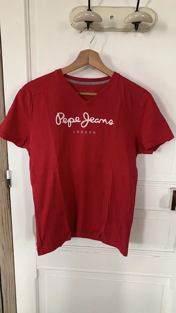 T-shirt Pepe, jeans