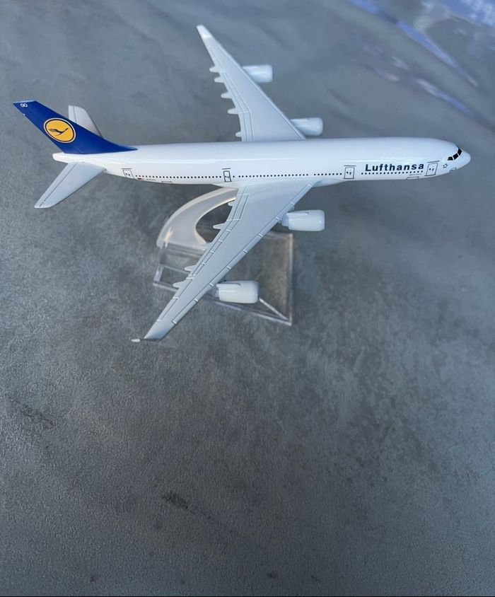 Avion Airbus A340 Lufthansa 15 Cm en métal moulé sous Pression avec Support