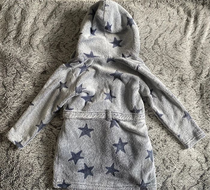 Robe de chambre grise avec étoiles - taille 5 ans - photo numéro 4