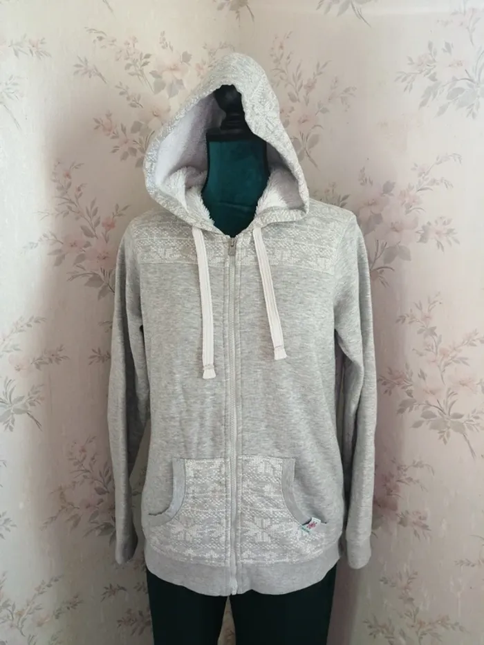 Veste à capuche grise fourrée avec poches et motifs blancs / crivit / (M) - photo numéro 3