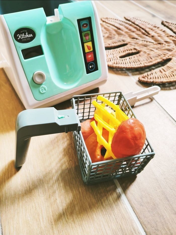 🍟 Dinette friteuse sonore et lumineuse avec divers aliments en plastique - photo numéro 2