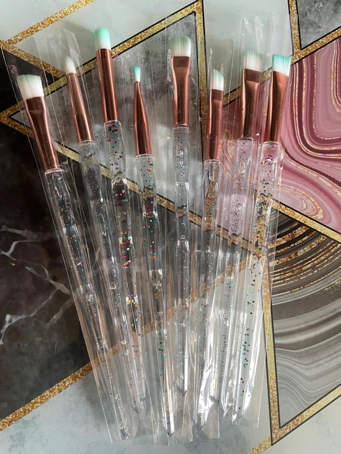 Jolies Pinceaux à maquillage - photo numéro 1