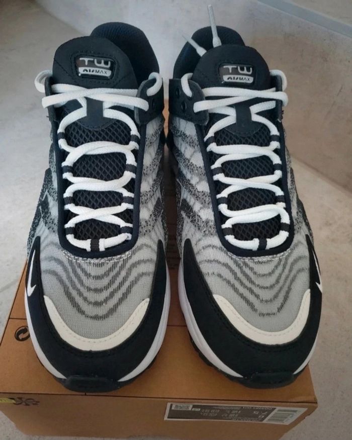 Basket Nike Air Max TW 38,5 Neuve - photo numéro 3