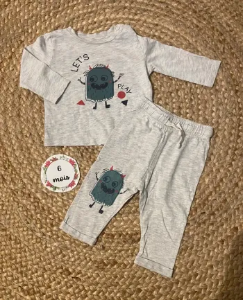 Ensemble 2 pièces ou pyjama taille 6 mois