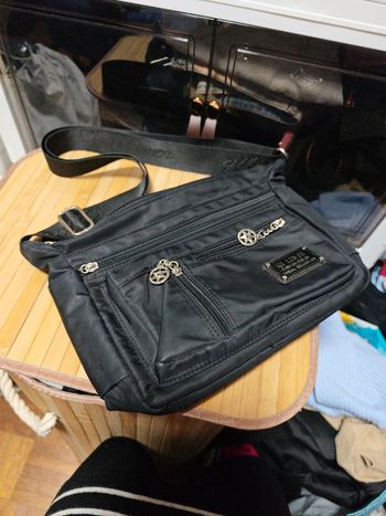 Sac à bandoulière en nylon noir