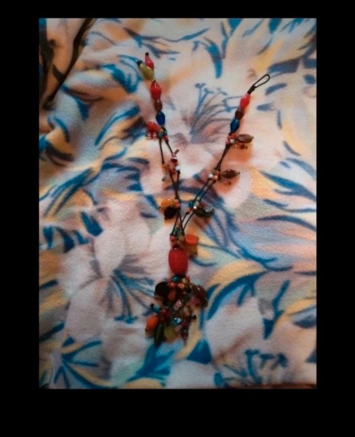 Collier en pierre multicolores