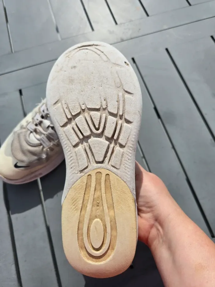 Baskets Nike air pointure 37,5 en l'état - photo numéro 4
