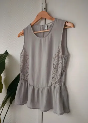 Top gris dentelle H&M taille 36
