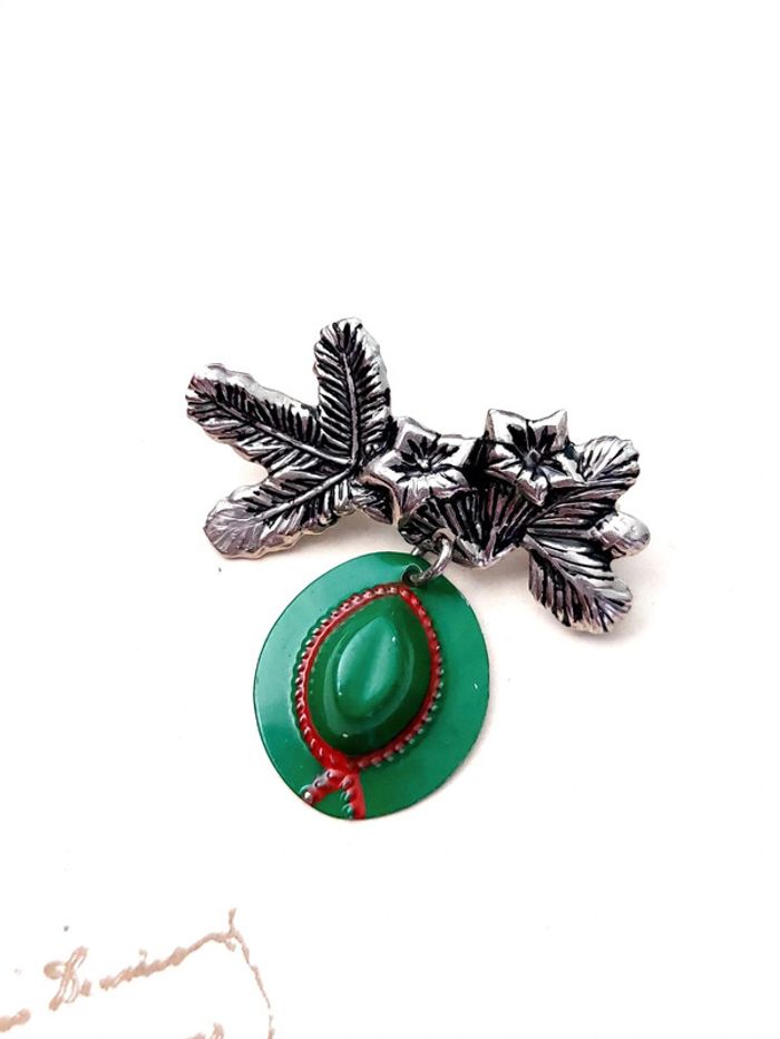 Broche vintage chapeau vert et fleurs - photo numéro 2